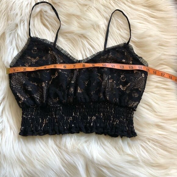 Forever 21 scalloped trim lace crop top sz medium - Picture 4 of 8